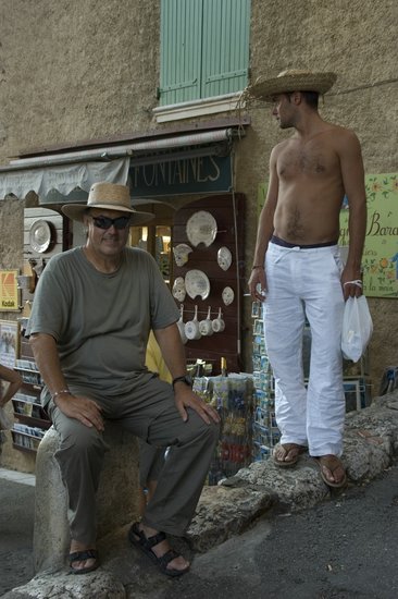 Hommes au chapeau