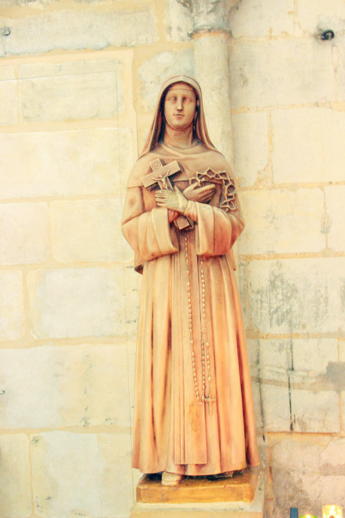 statu de notre dame d'amiens